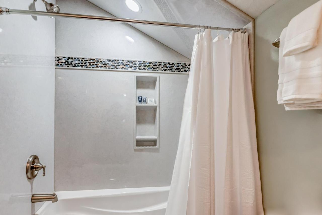 New Tri-Level Home With Ocean View And 3 En-Suite Bedrooms! Depoe Bay Εξωτερικό φωτογραφία