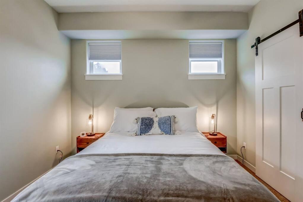 New Tri-Level Home With Ocean View And 3 En-Suite Bedrooms! Depoe Bay Εξωτερικό φωτογραφία
