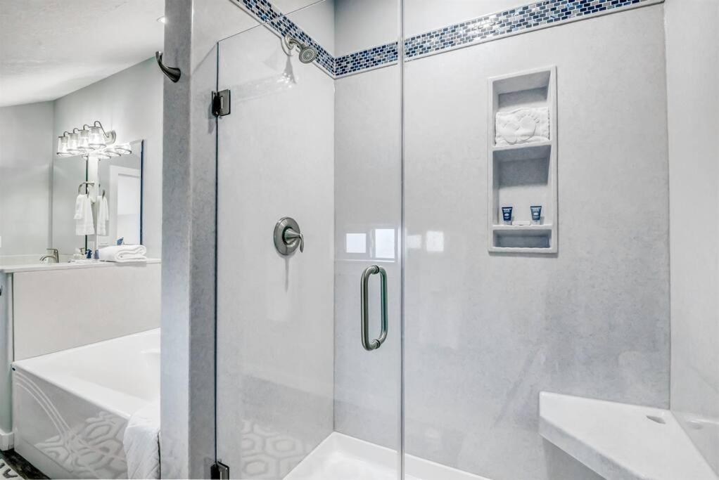 New Tri-Level Home With Ocean View And 3 En-Suite Bedrooms! Depoe Bay Εξωτερικό φωτογραφία
