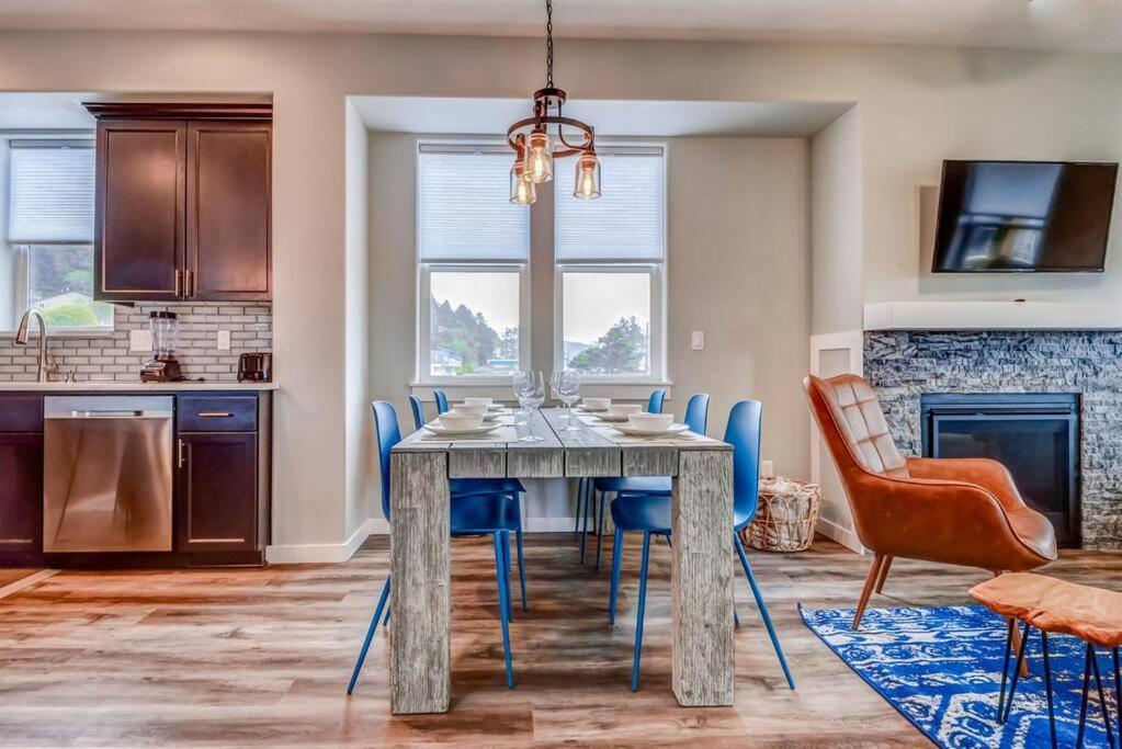 New Tri-Level Home With Ocean View And 3 En-Suite Bedrooms! Depoe Bay Εξωτερικό φωτογραφία