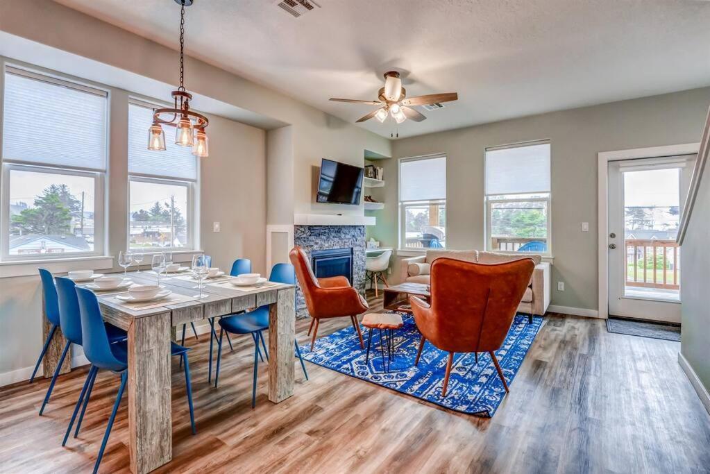 New Tri-Level Home With Ocean View And 3 En-Suite Bedrooms! Depoe Bay Εξωτερικό φωτογραφία