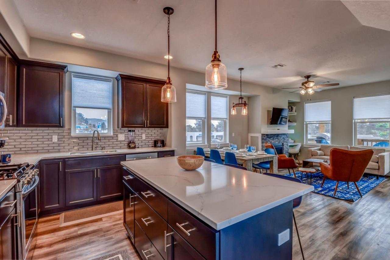 New Tri-Level Home With Ocean View And 3 En-Suite Bedrooms! Depoe Bay Εξωτερικό φωτογραφία